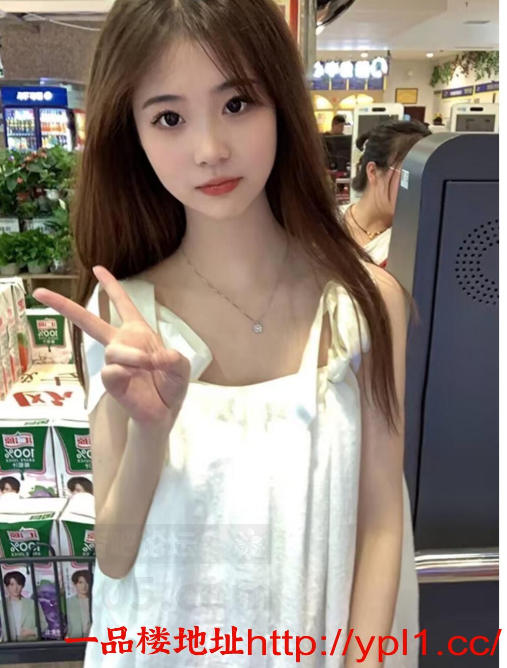 清纯00后大学生假期兼职