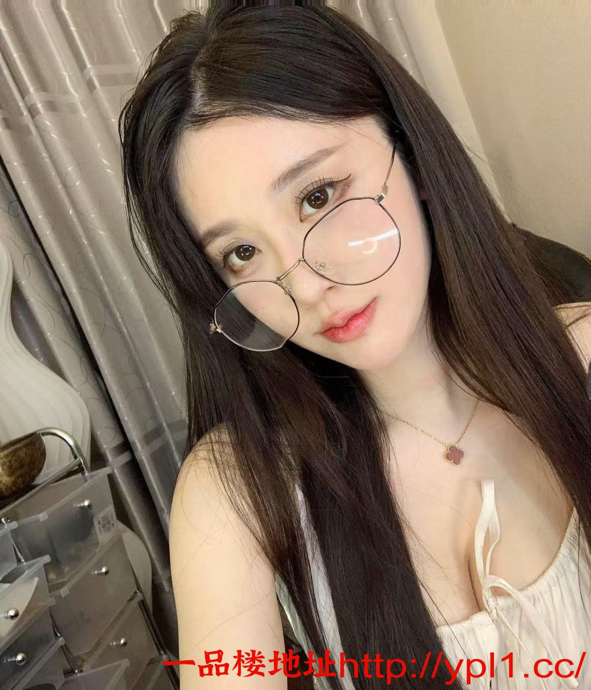 御姐性感很纯欲 极品嫩妹是个迷人的小妖精