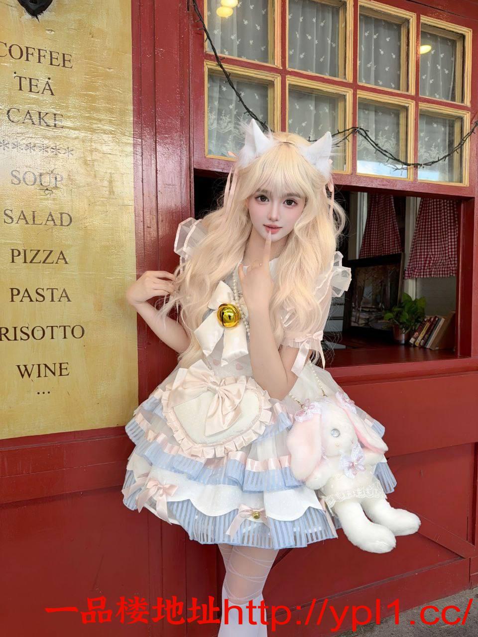 粉嫩水多学生妹下海