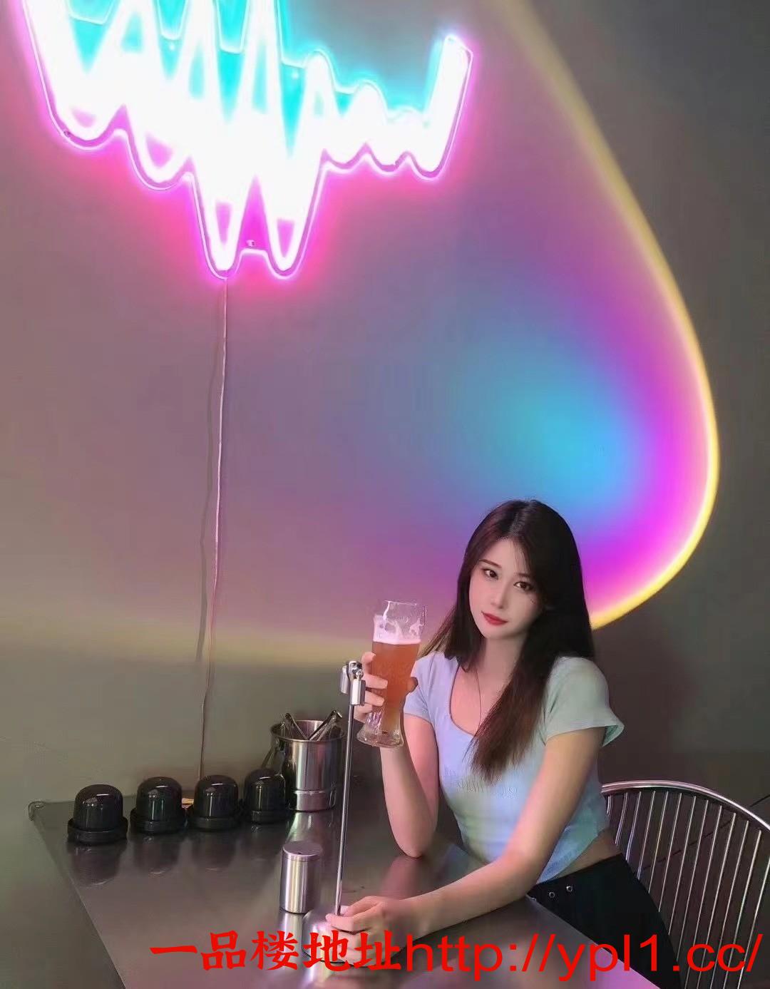 翘臀美女性感又纯欲