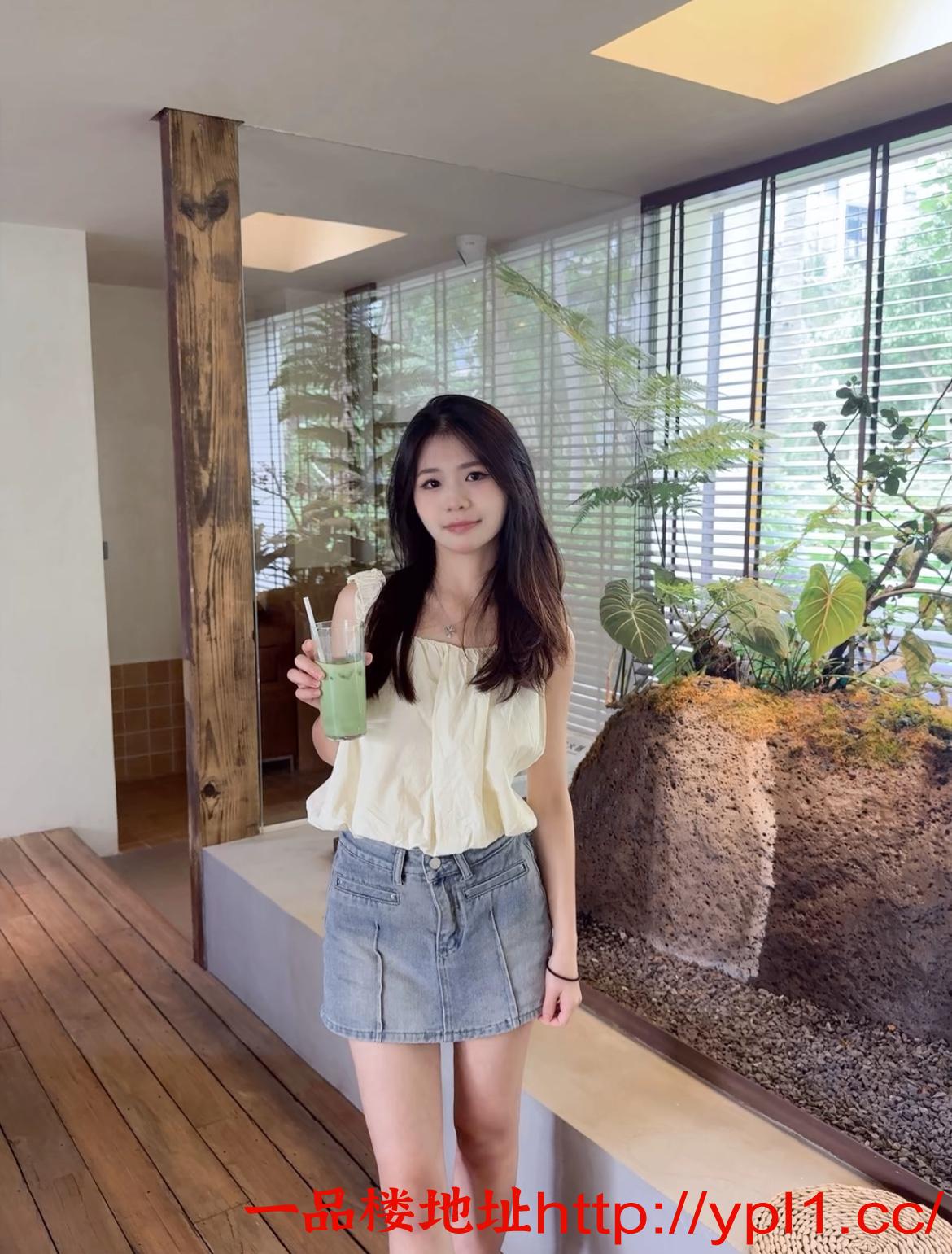 00后学妹暑假兼职赚生活费可内射吞精