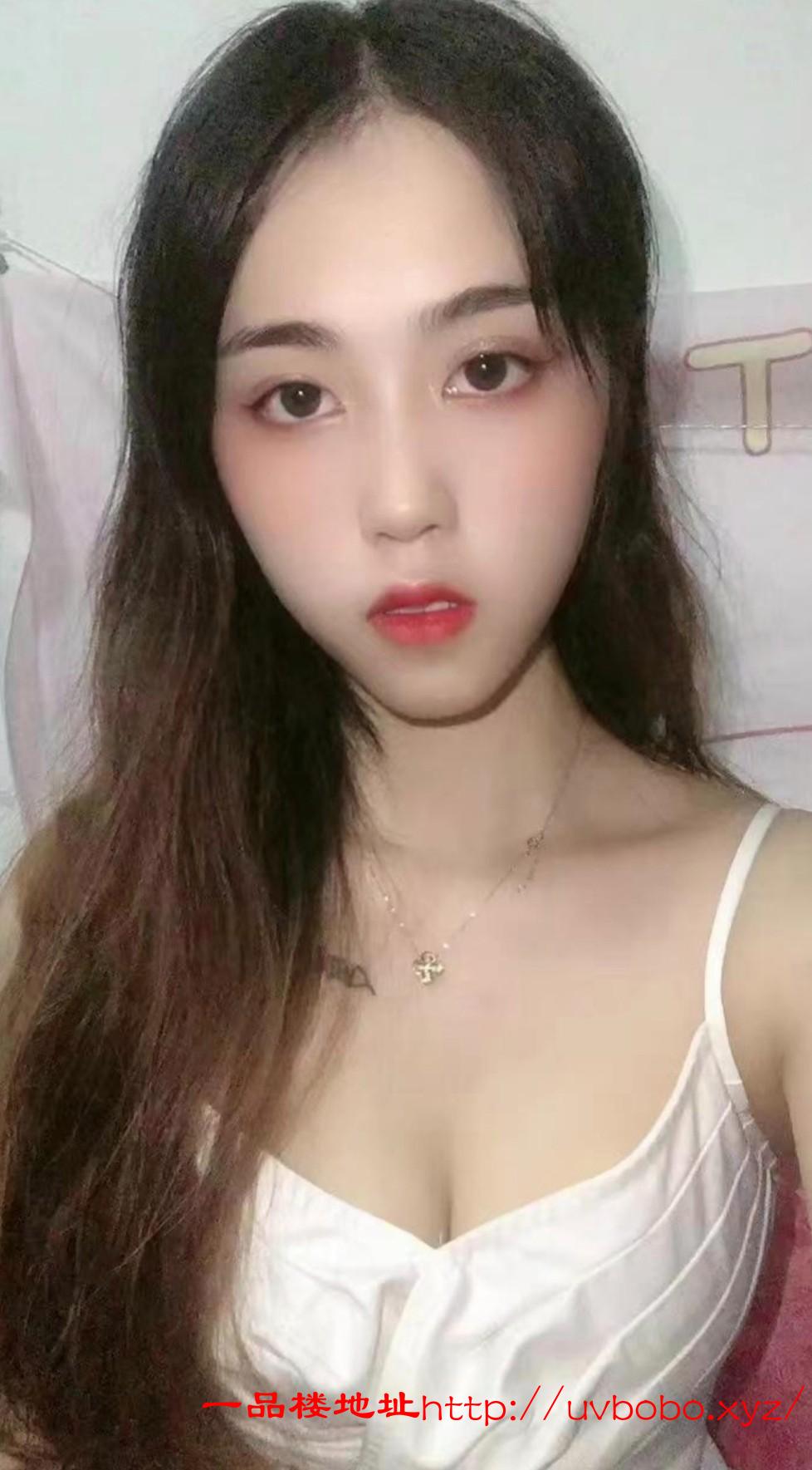 白皙软妹短暂下水一个月