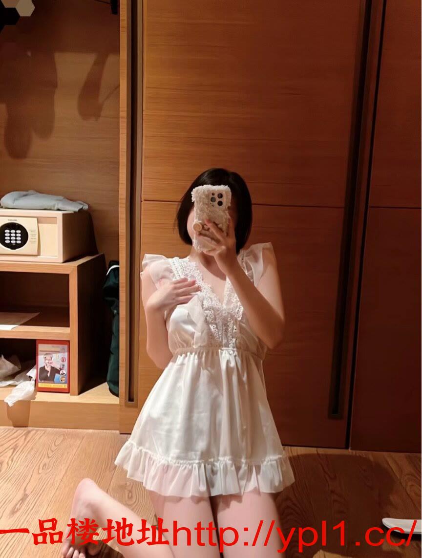 清纯嫩妹兼职下海