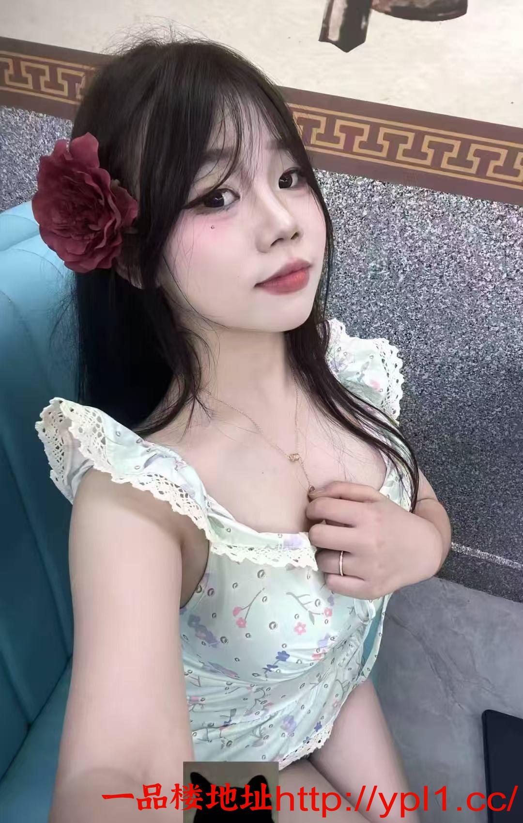 兼职水多逼嫩超会舔的小骚货