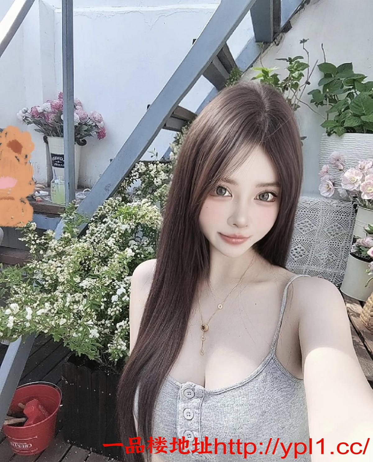 区肤白貌美大奶逼粉美女