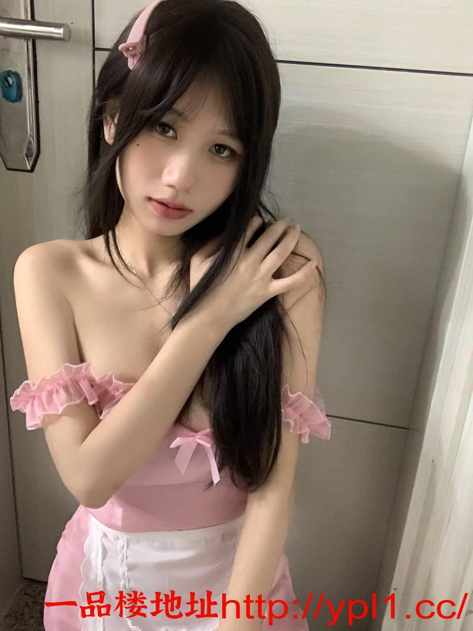 翘臀制服诱惑小骚女