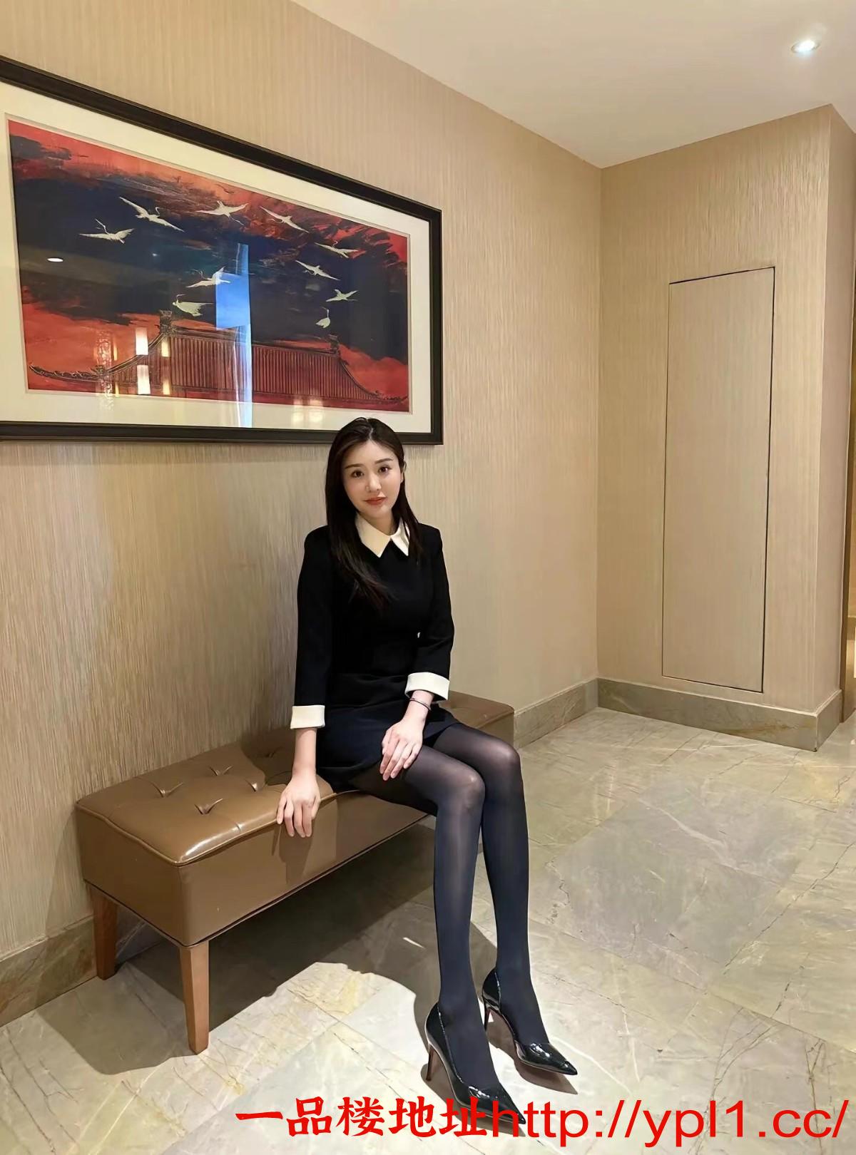 售楼部大长腿中介 服务非常好很骚