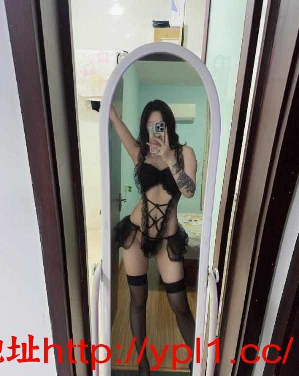 丝袜女王甜甜圈