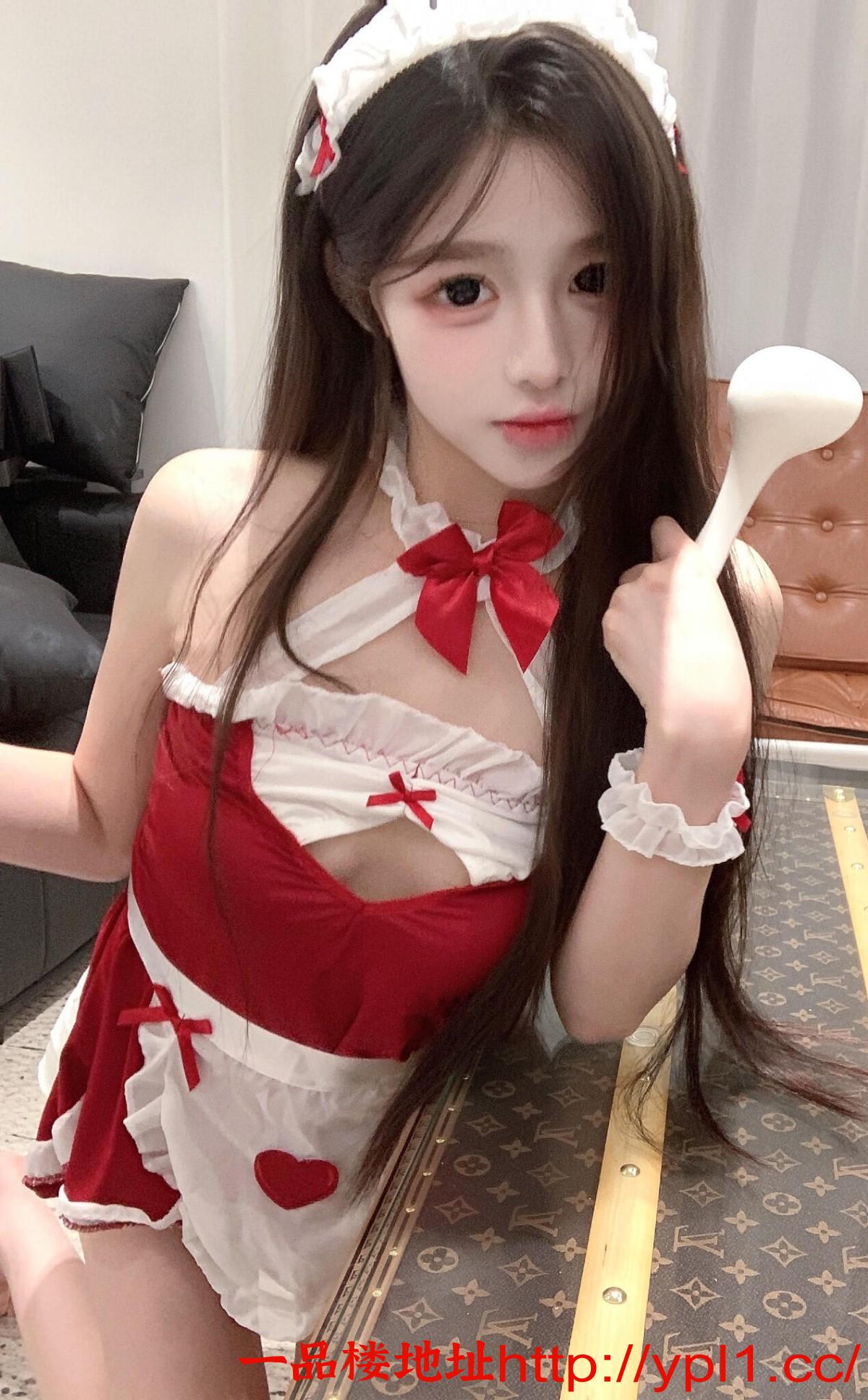 顶级制服诱惑美女三点粉嫩年轻易出水