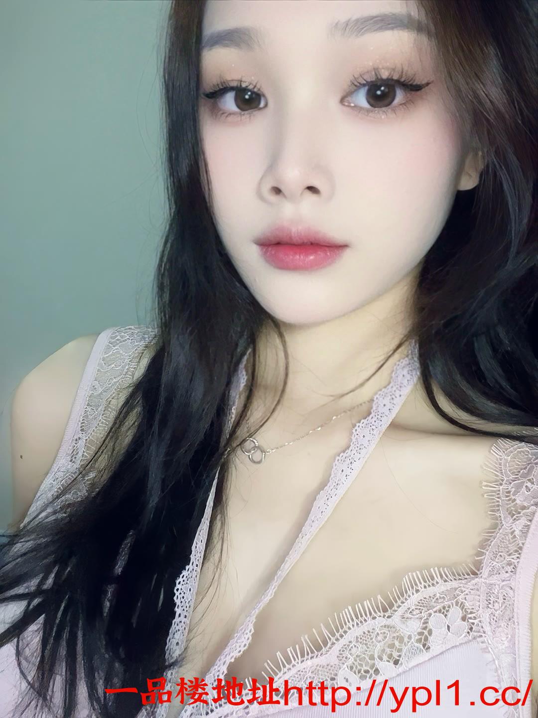 蜜桃汁水多萝莉型小嫩妹