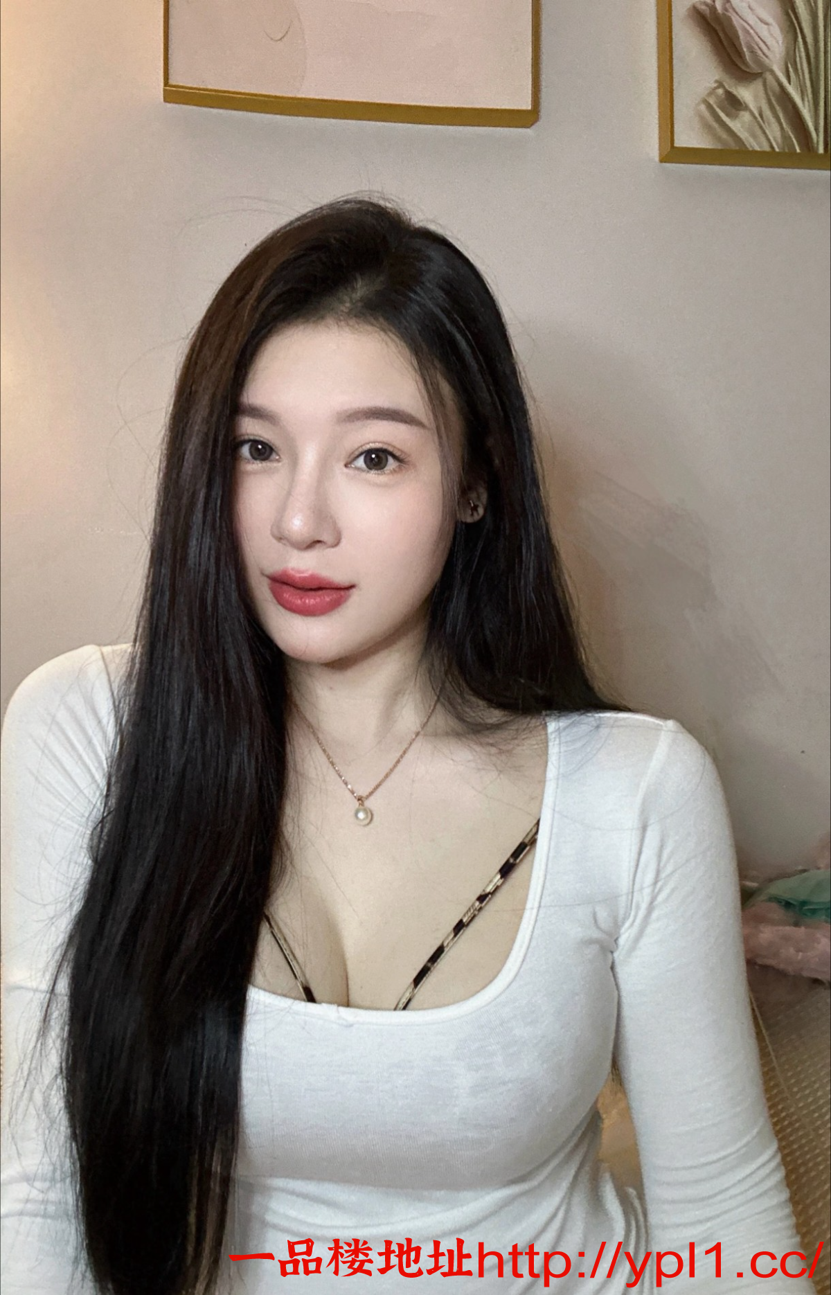 乳白粉嫩鲍鱼一线天