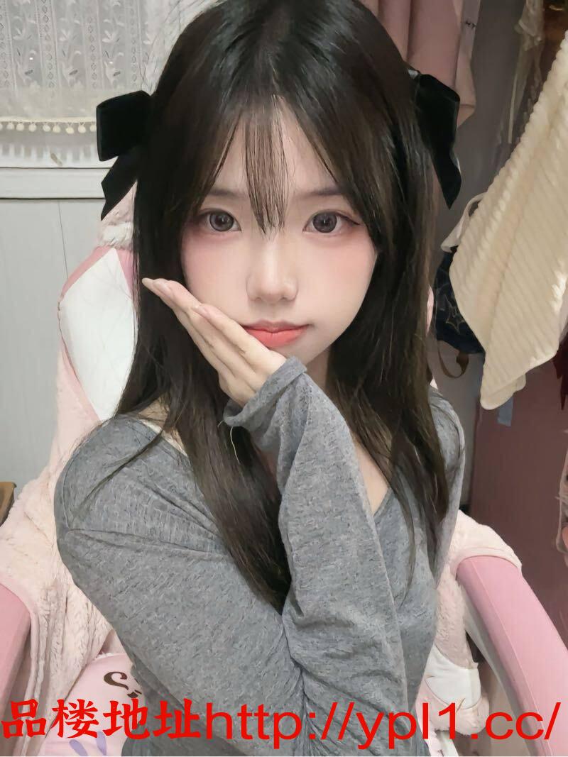 粉嫩高三学生妹初下海兼职带工作室