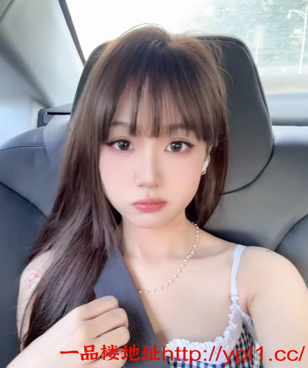 刚破处的学生妹 紧致小穴粉嫩多精华