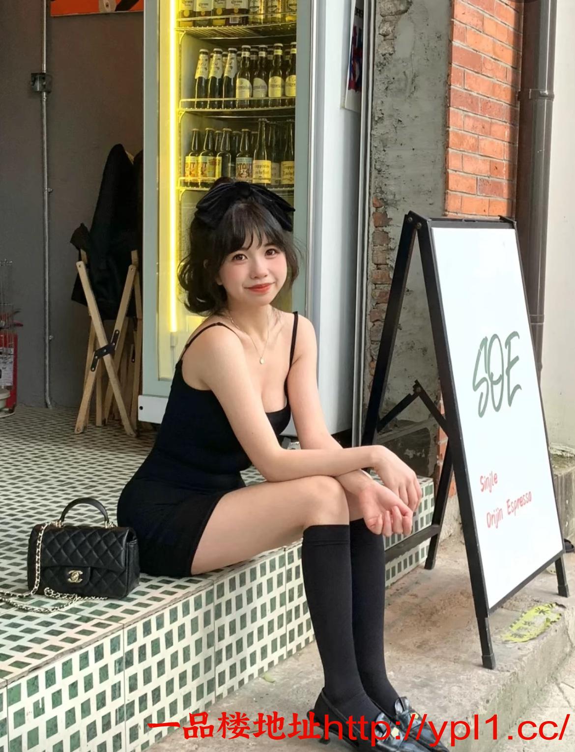 一个极品妹妹，逼紧水多，叫床杠杠的！