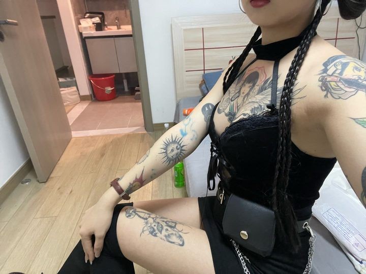 纹身性感风骚小太妹