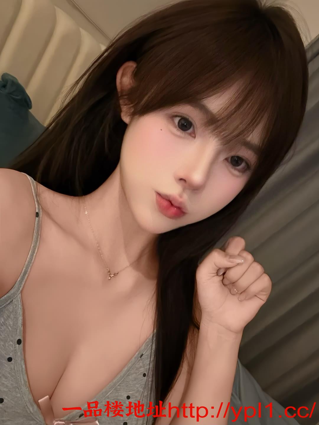 白虎大长腿美女身体柔软