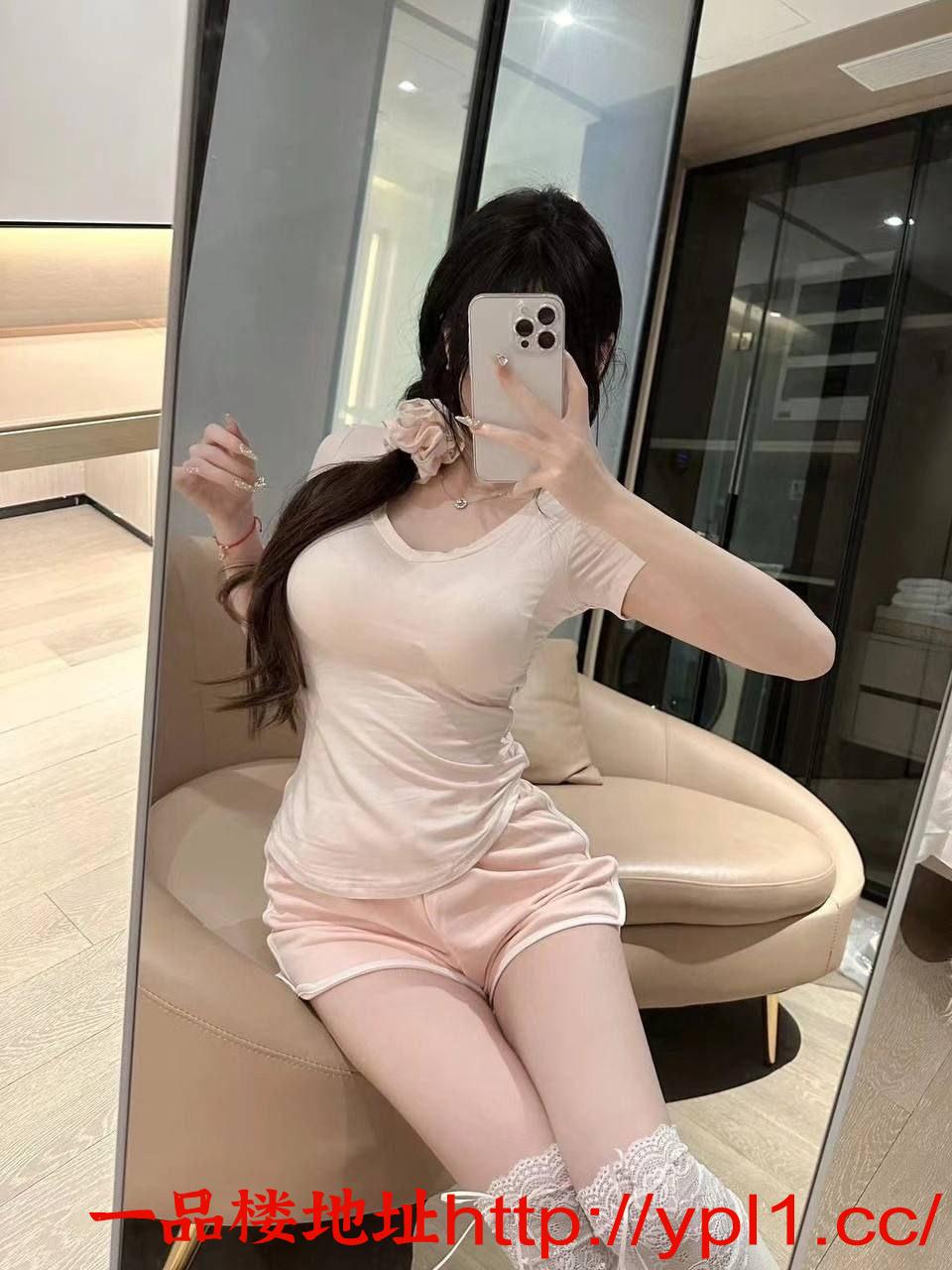 20岁极品小妹妹粉嫩蝴蝶B紧致水多透明拉丝