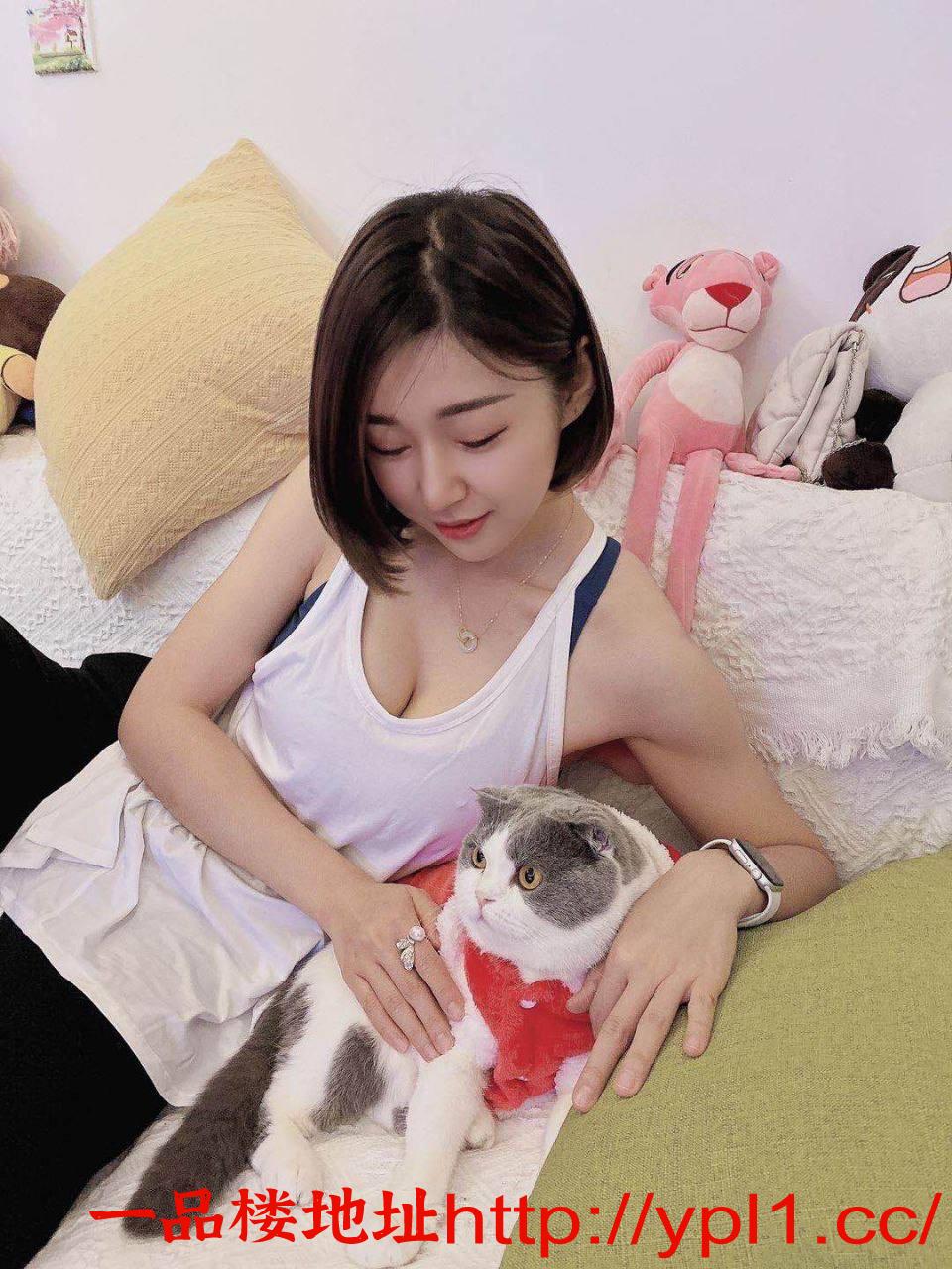 短发大奶美女口活超绝