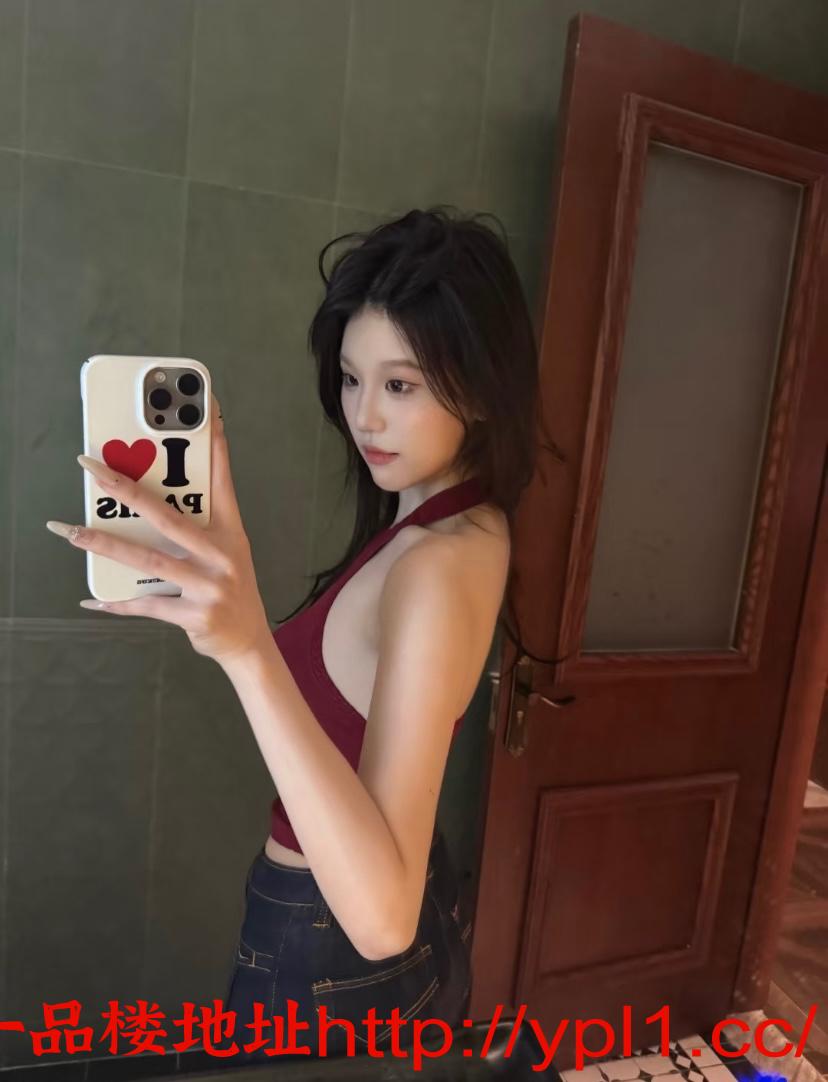 美胸美腿嫩妹，插出白浆