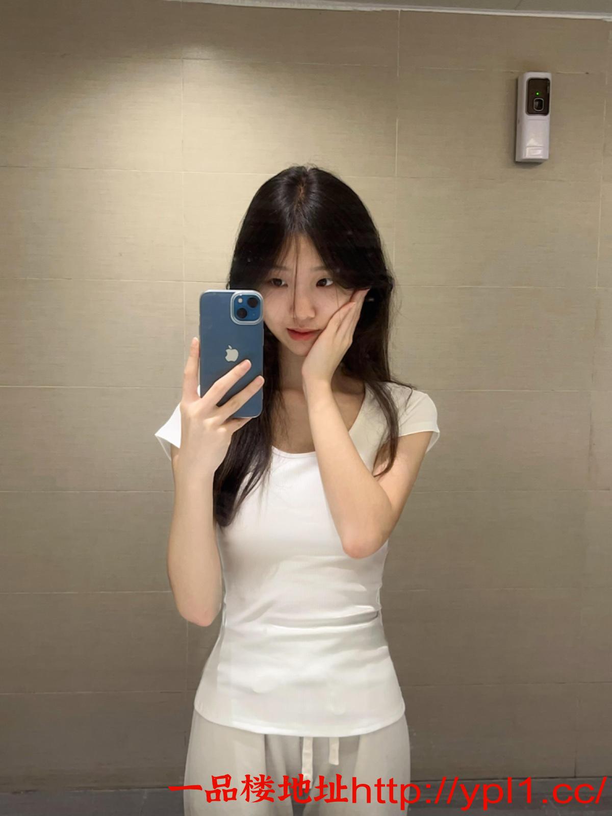 瑜伽小姐姐、配合度很高各种姿势