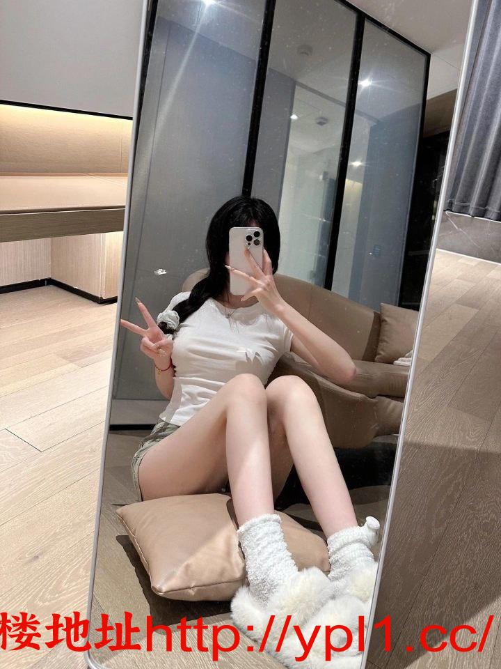 身材好逼紧水多小妹妹