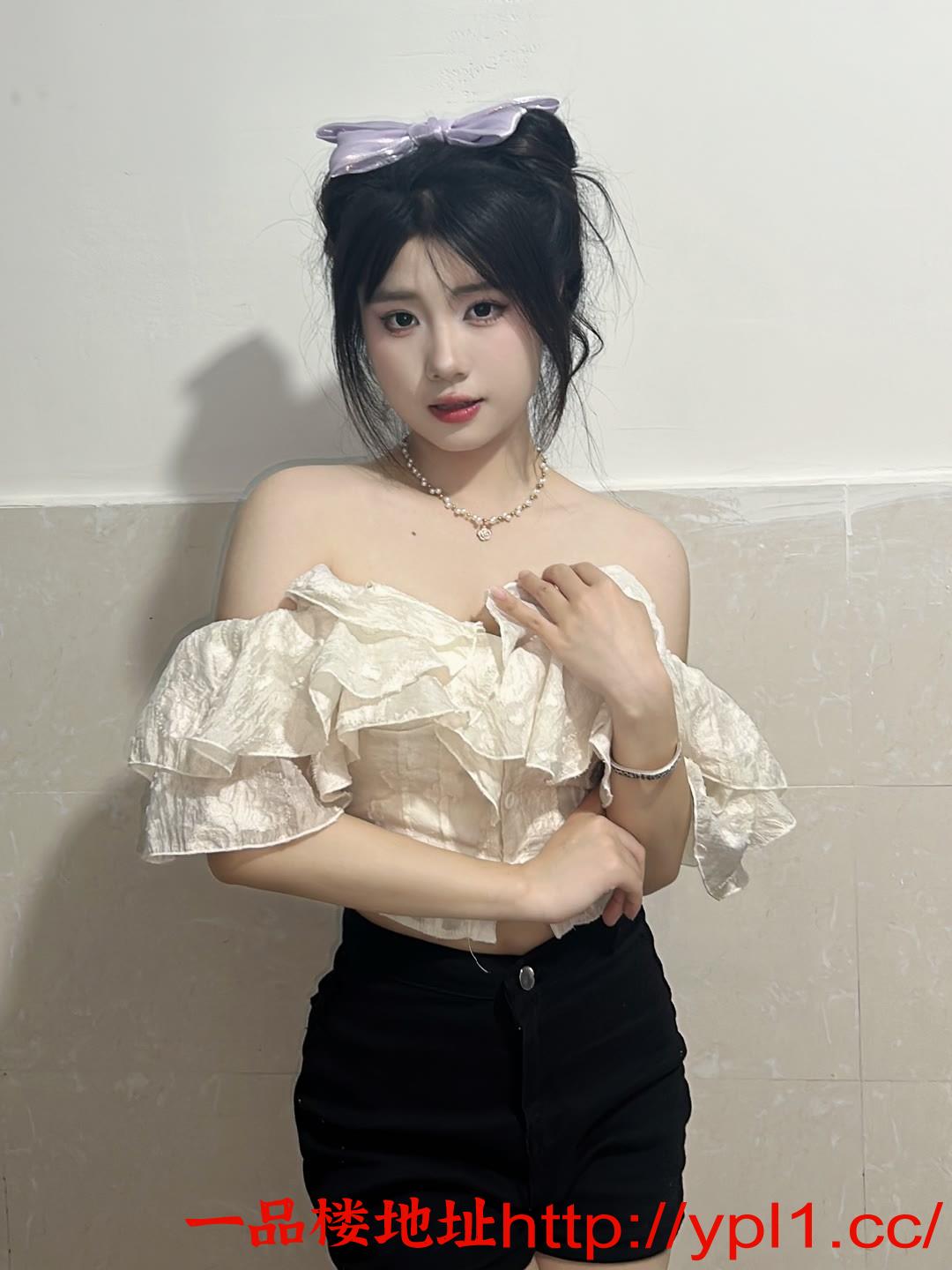 可纯可欲的小美女