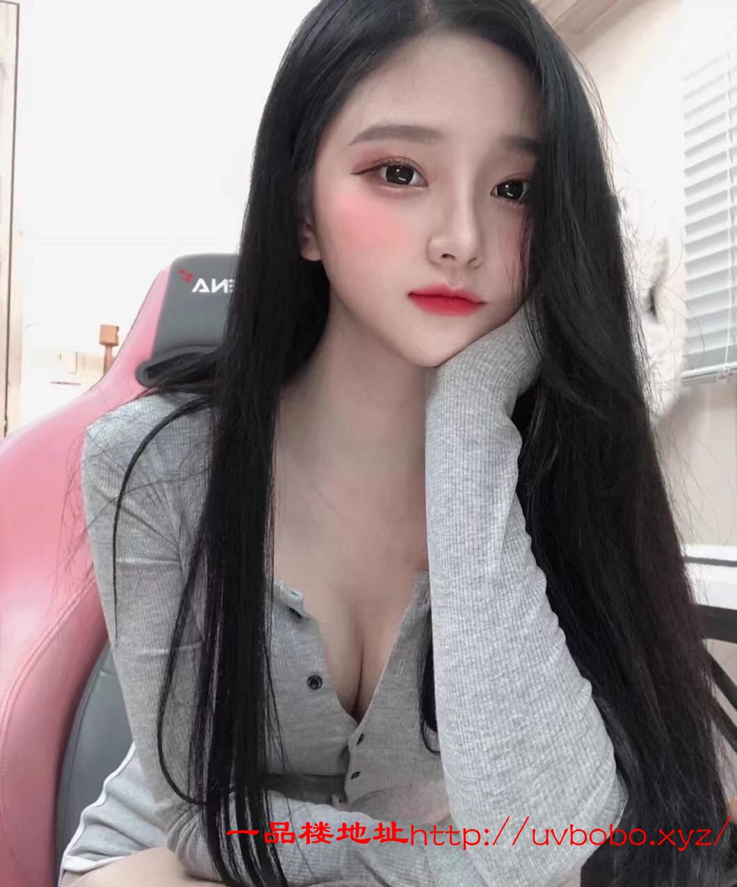 风骚妹妹眼神很勾引人