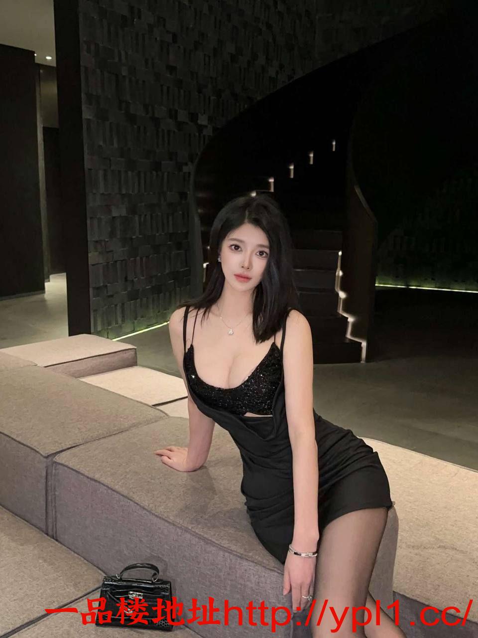 性感大奶活好紧逼小妹妹