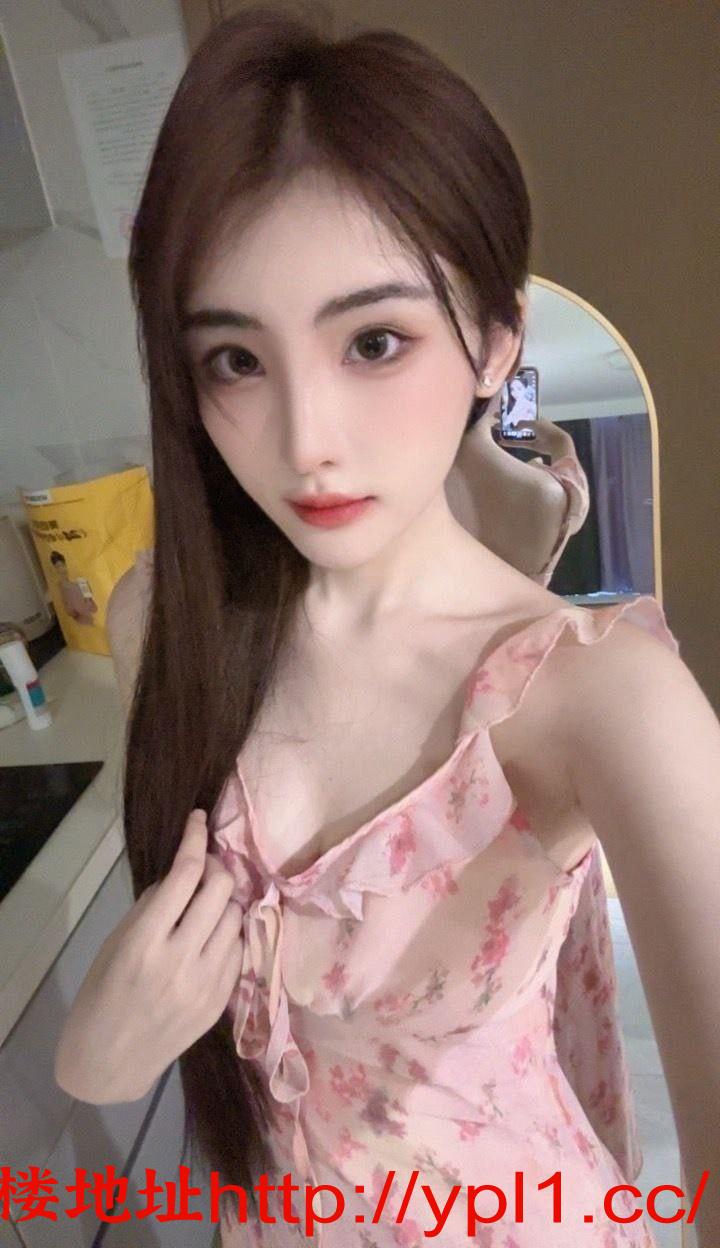 白云三点粉嫩大奶妹