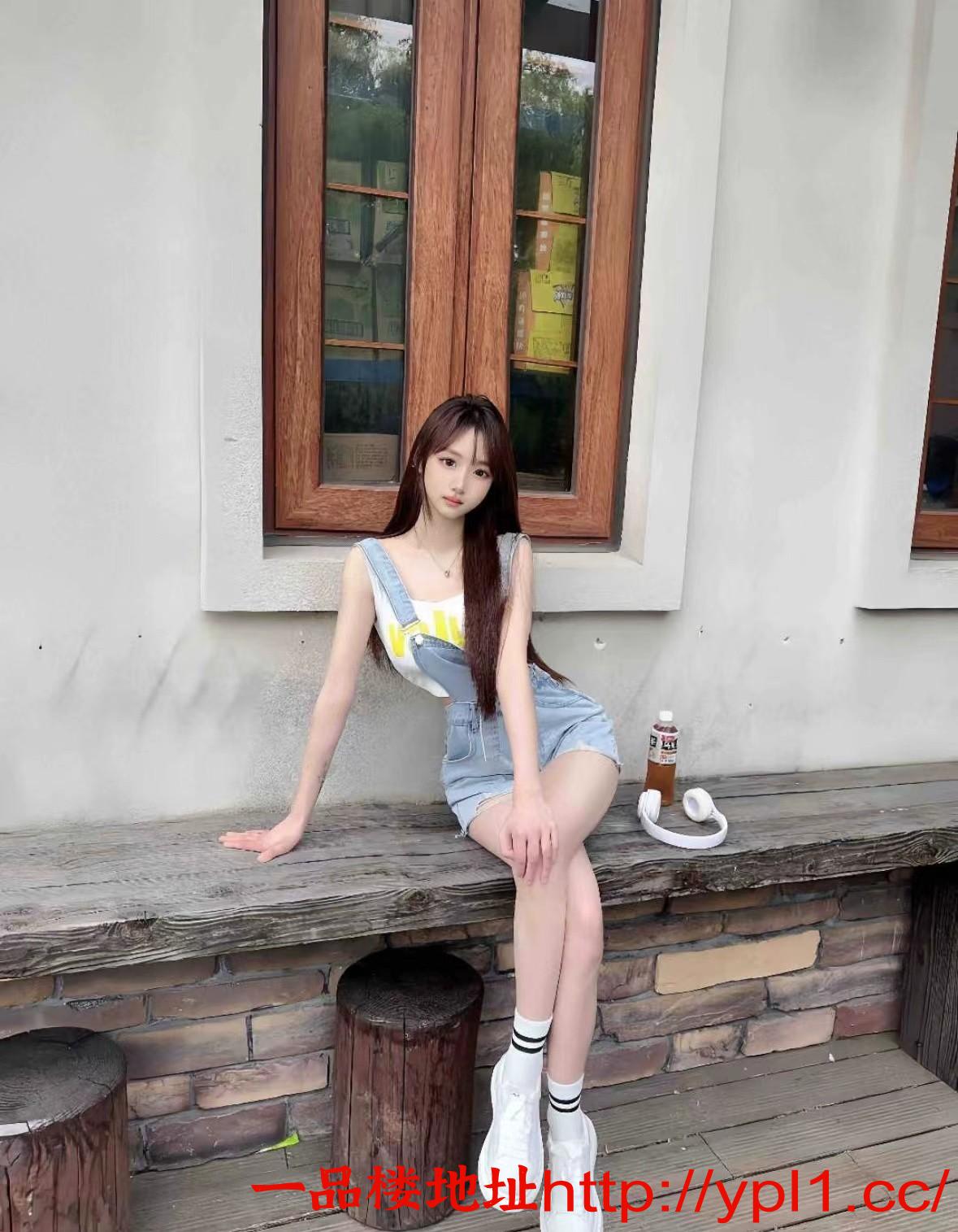 清纯甜妹乖巧缺爱要人疼