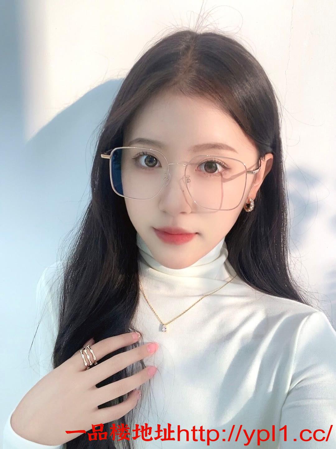 极品粉嫩骚穴出水超多