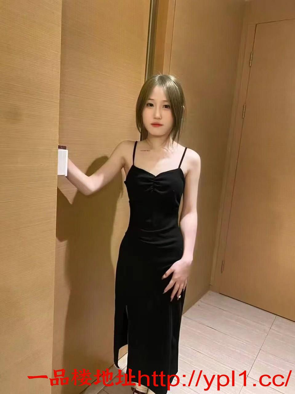 鲍鱼妹外表清纯内心饥渴