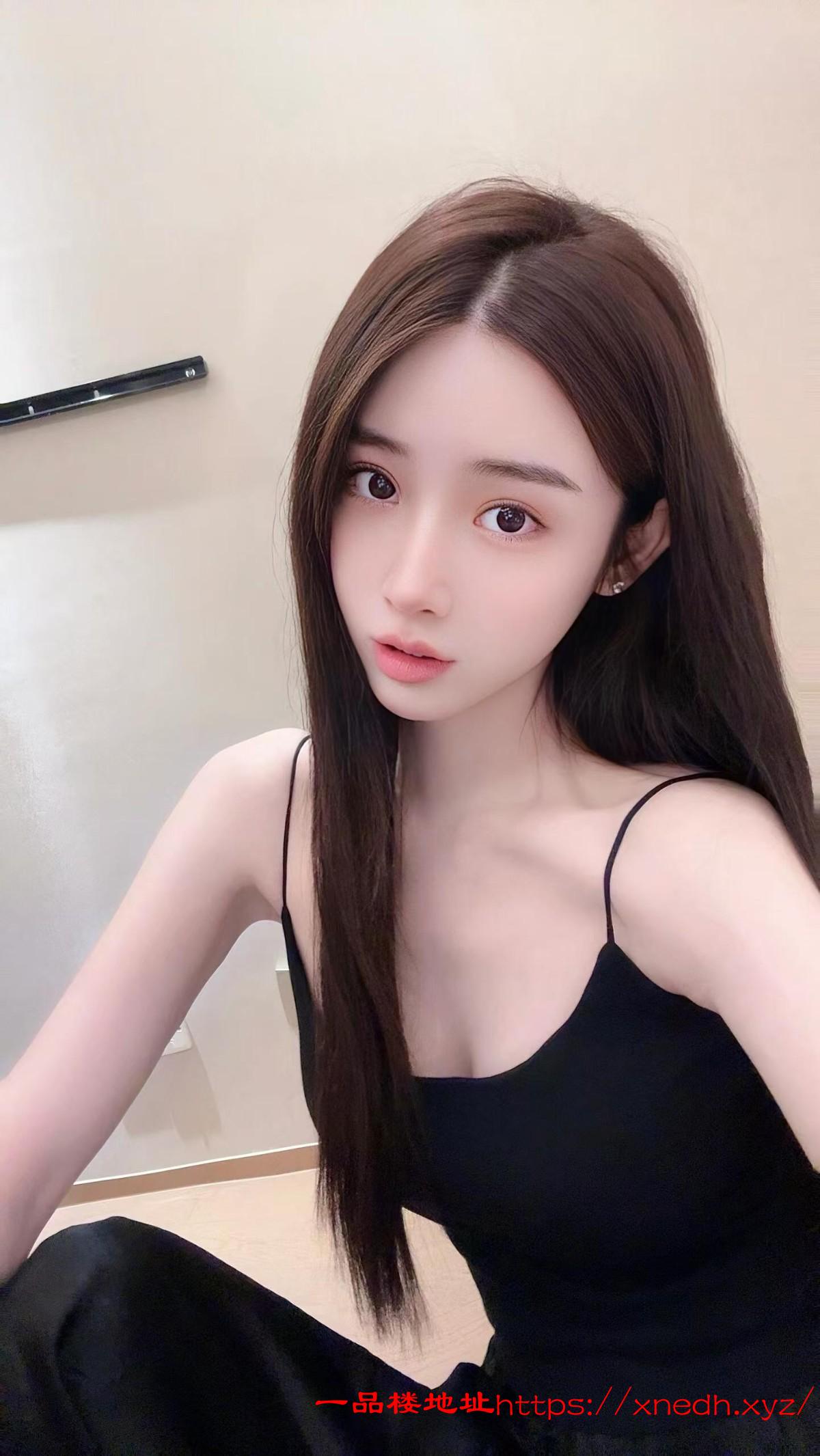 兼职S型粉嫩水多小萝莉鲍鱼水多舔鸡巴服务好