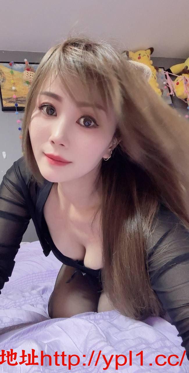 黑丝制服小短裙嫩妹胸大活好（自带工作室）