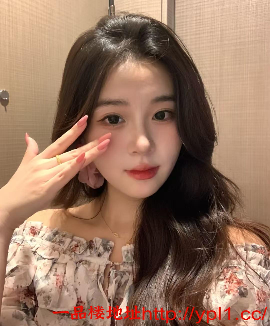 市嫩妹前凸后翘制服诱惑又骚又欲