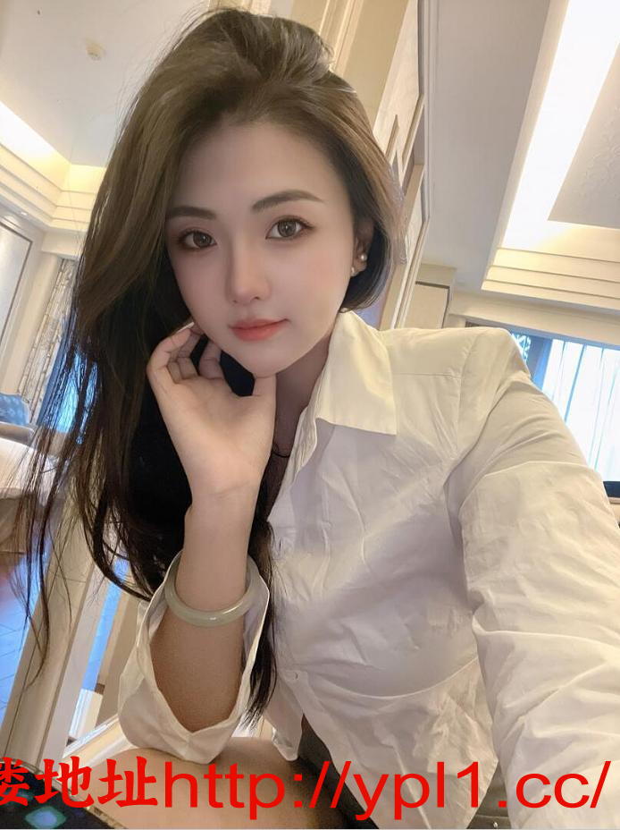 新下海真实艺术生短期兼职三点粉高潮会喷