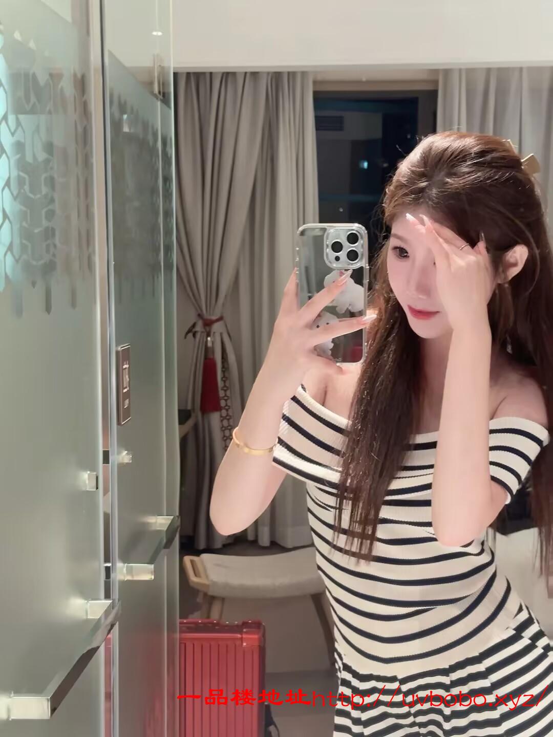 气质迷人小姐姐姿态万千