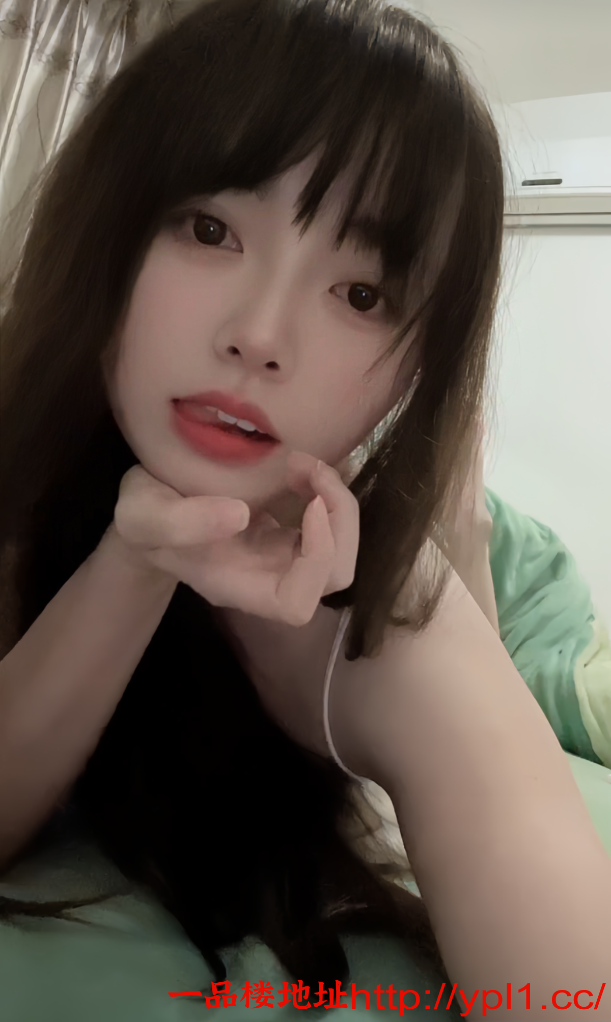 喜欢舔鸡巴的大学生妹妹偶尔兼职