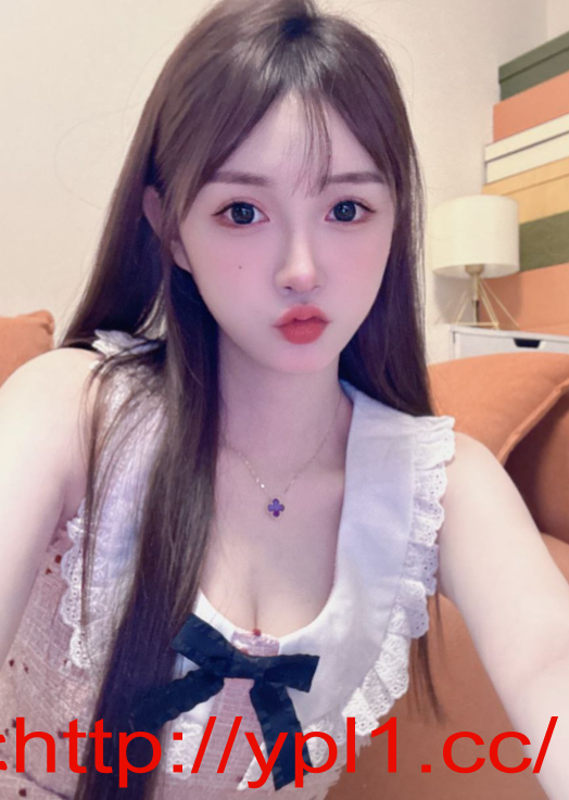 甜美大长腿嫩妹