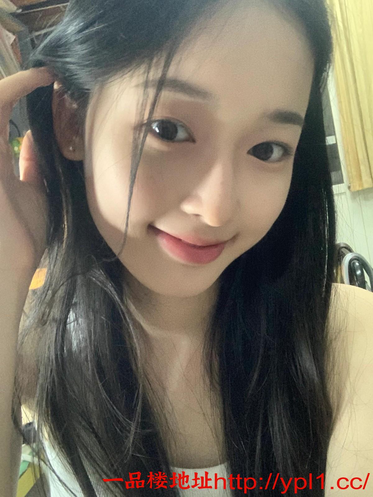 前凸后翘水嫩紧致小姐姐