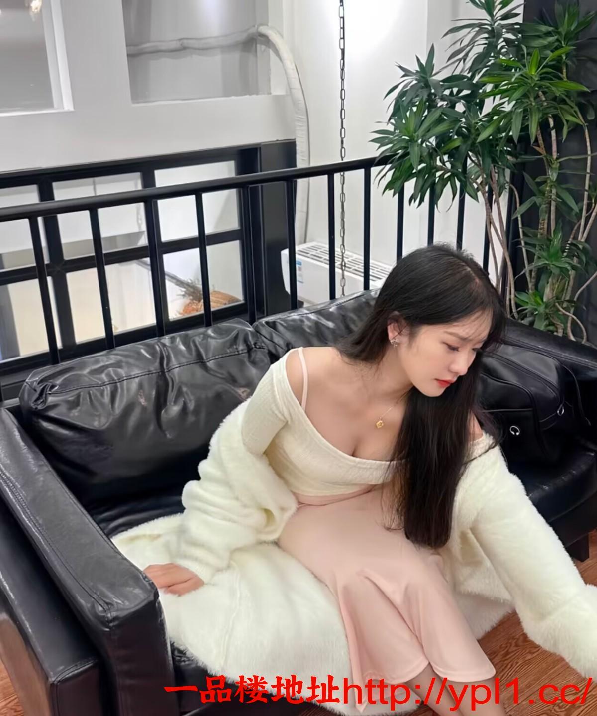 妩媚多姿的少妇