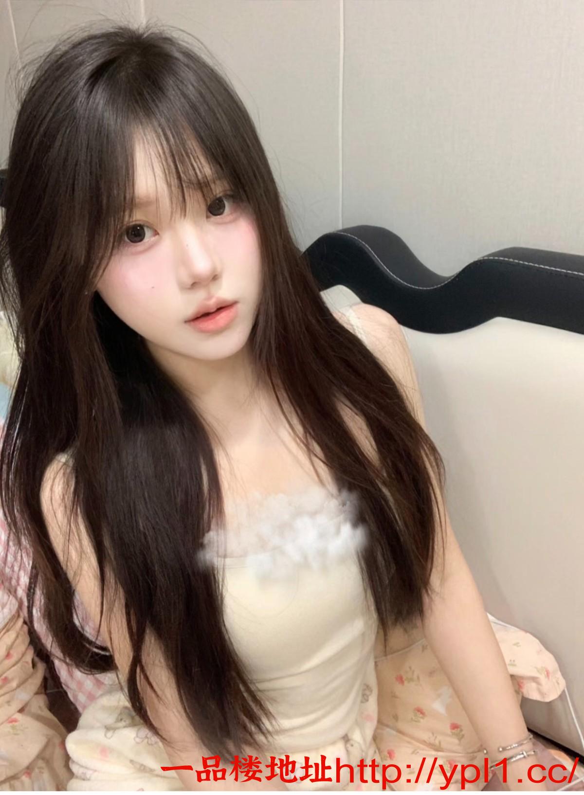 超美姐姐深喉伺候，粉嫩小逼爱不释手可无套