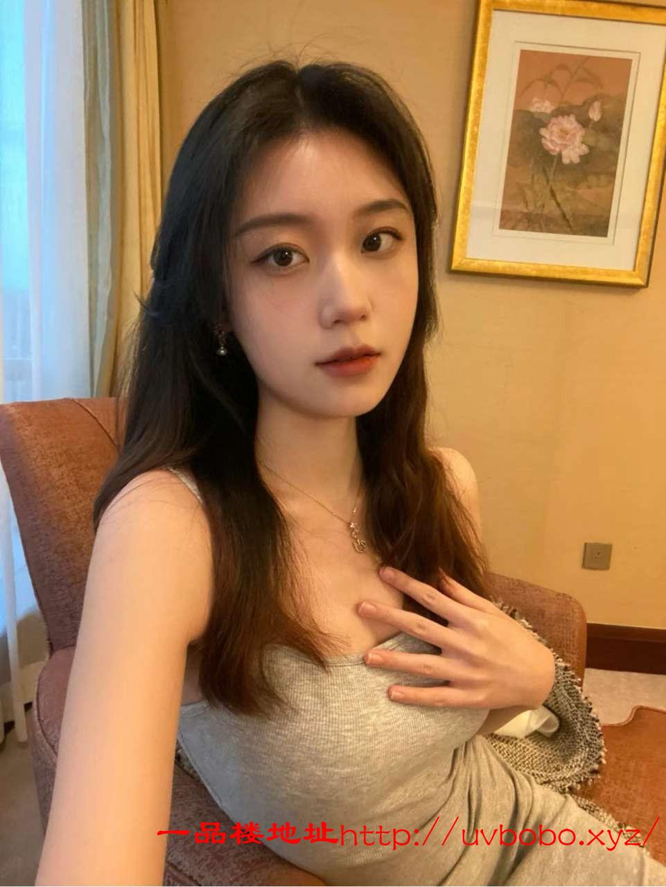 胸大年轻漂亮的妹子