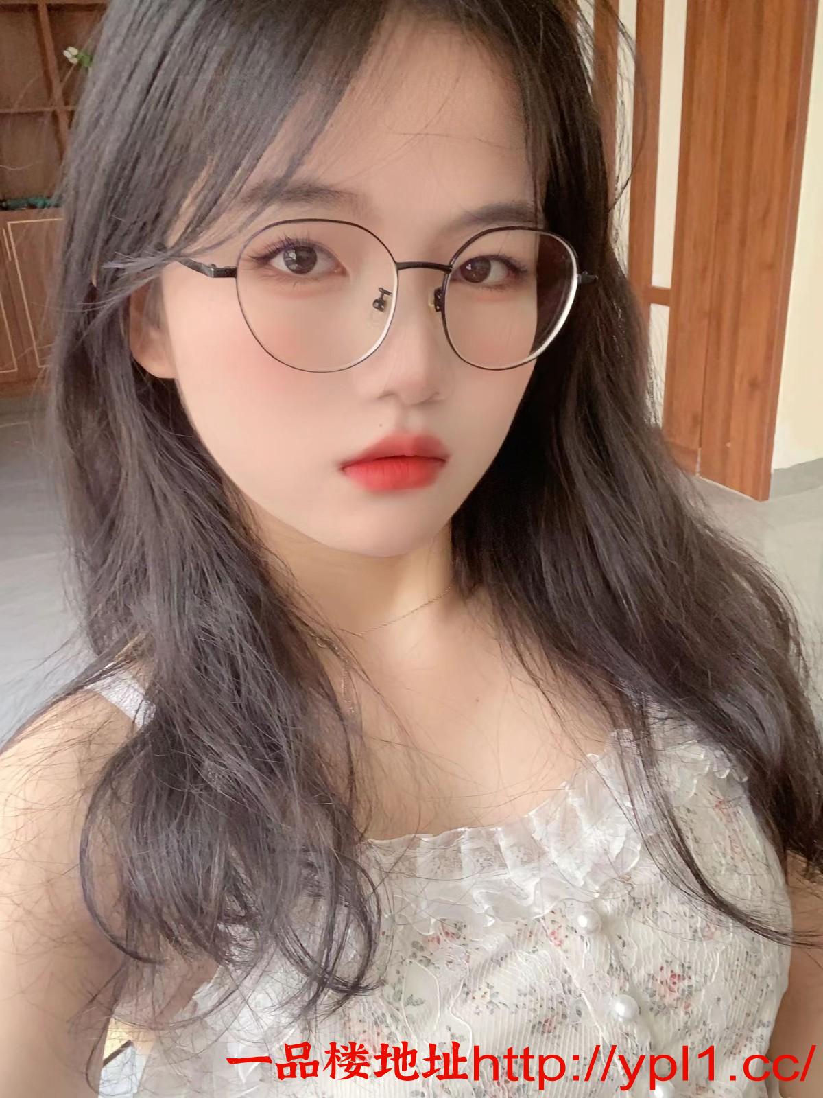 风骚大胸女仆逼紧水真多