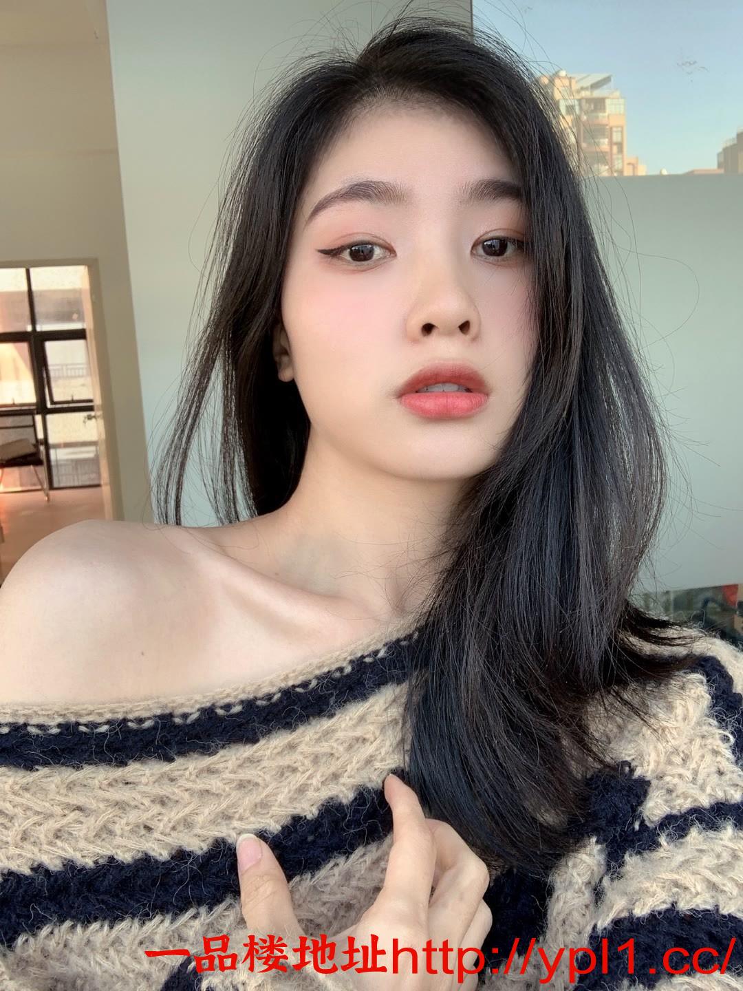 嫩妹皮肤白皙粉嫩易高潮