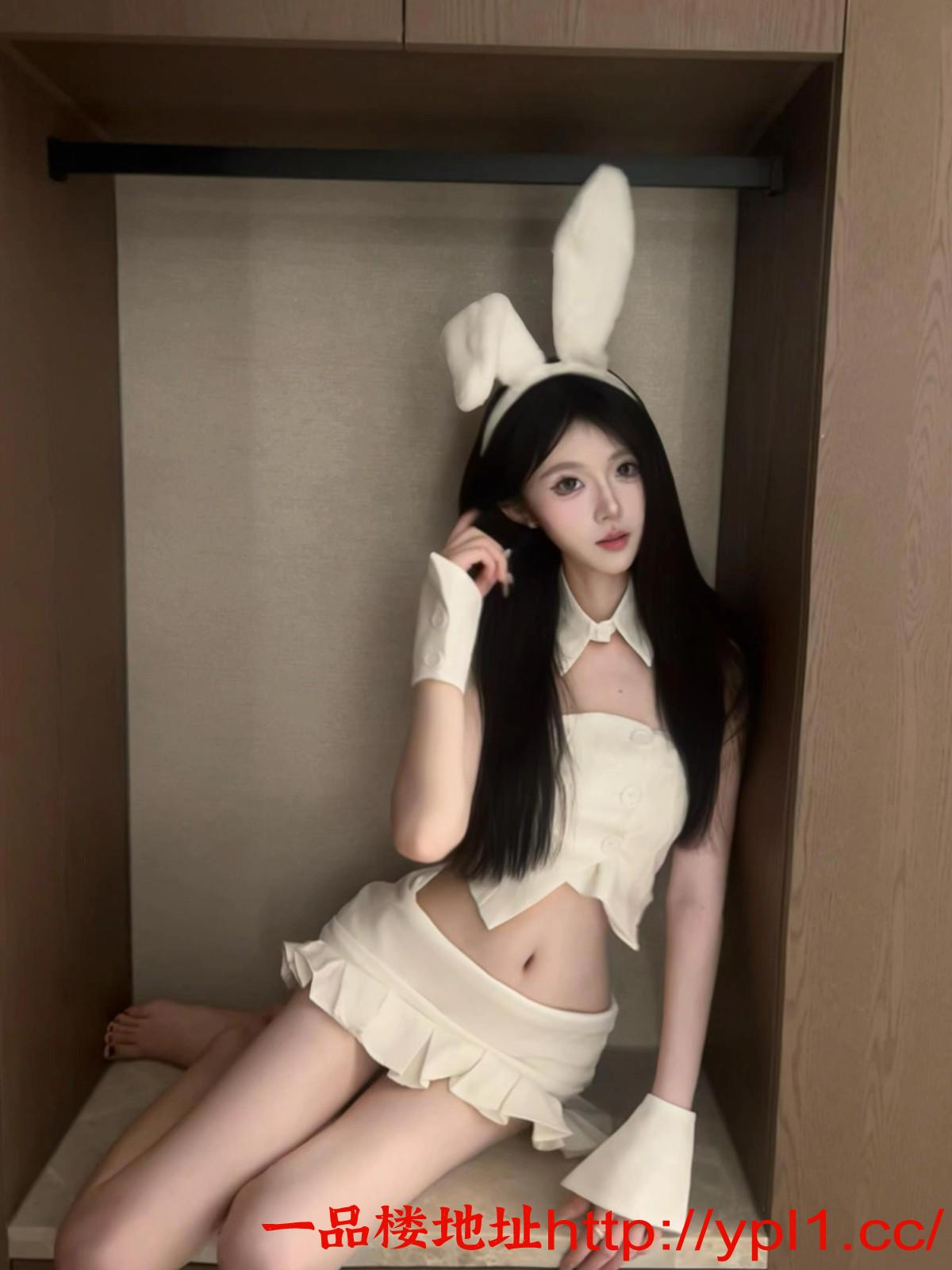 02年三线小野模 偶尔兼职粉嫩鲍鱼妹精品一枚