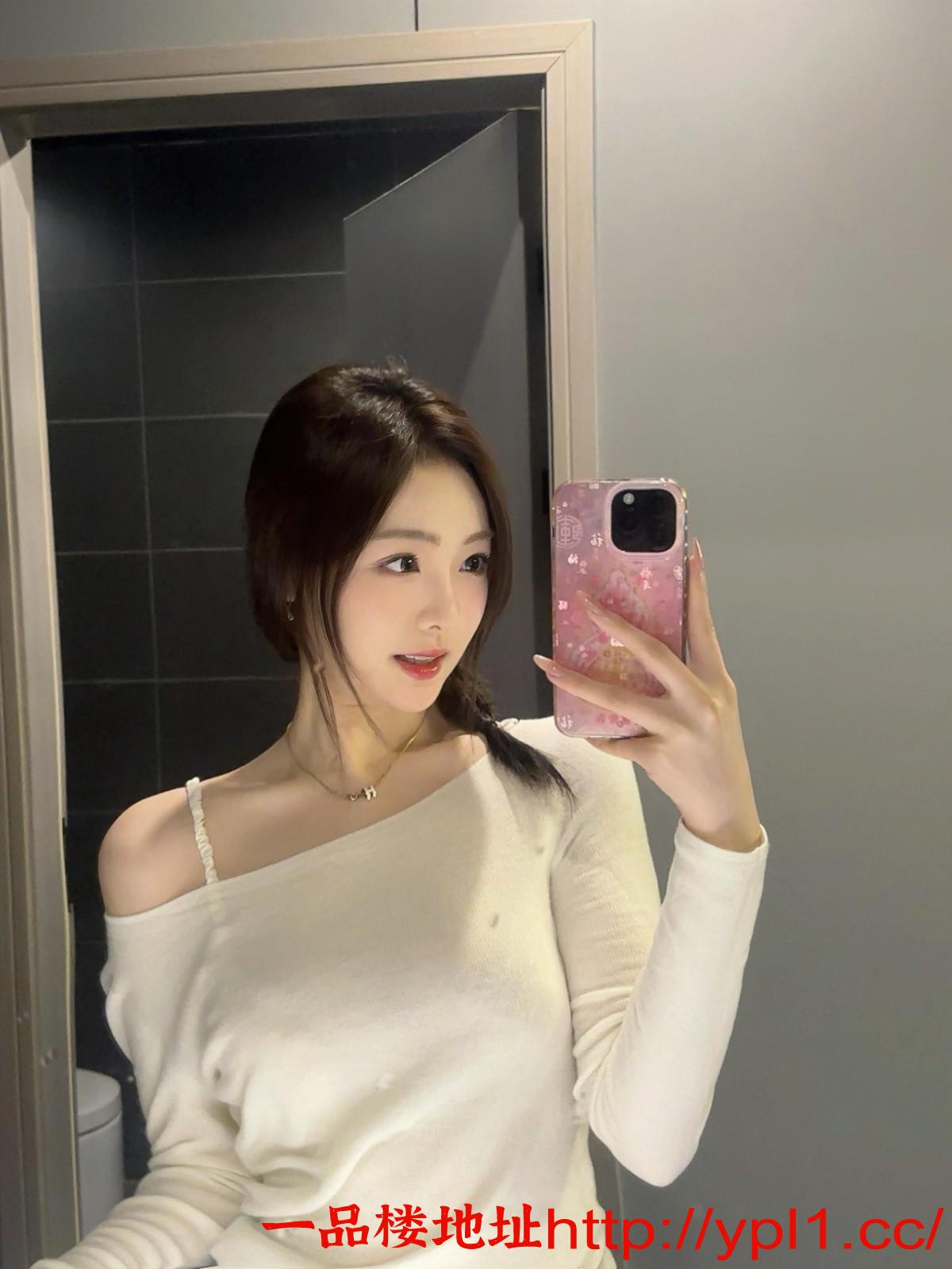 良家小妹特点腿很直