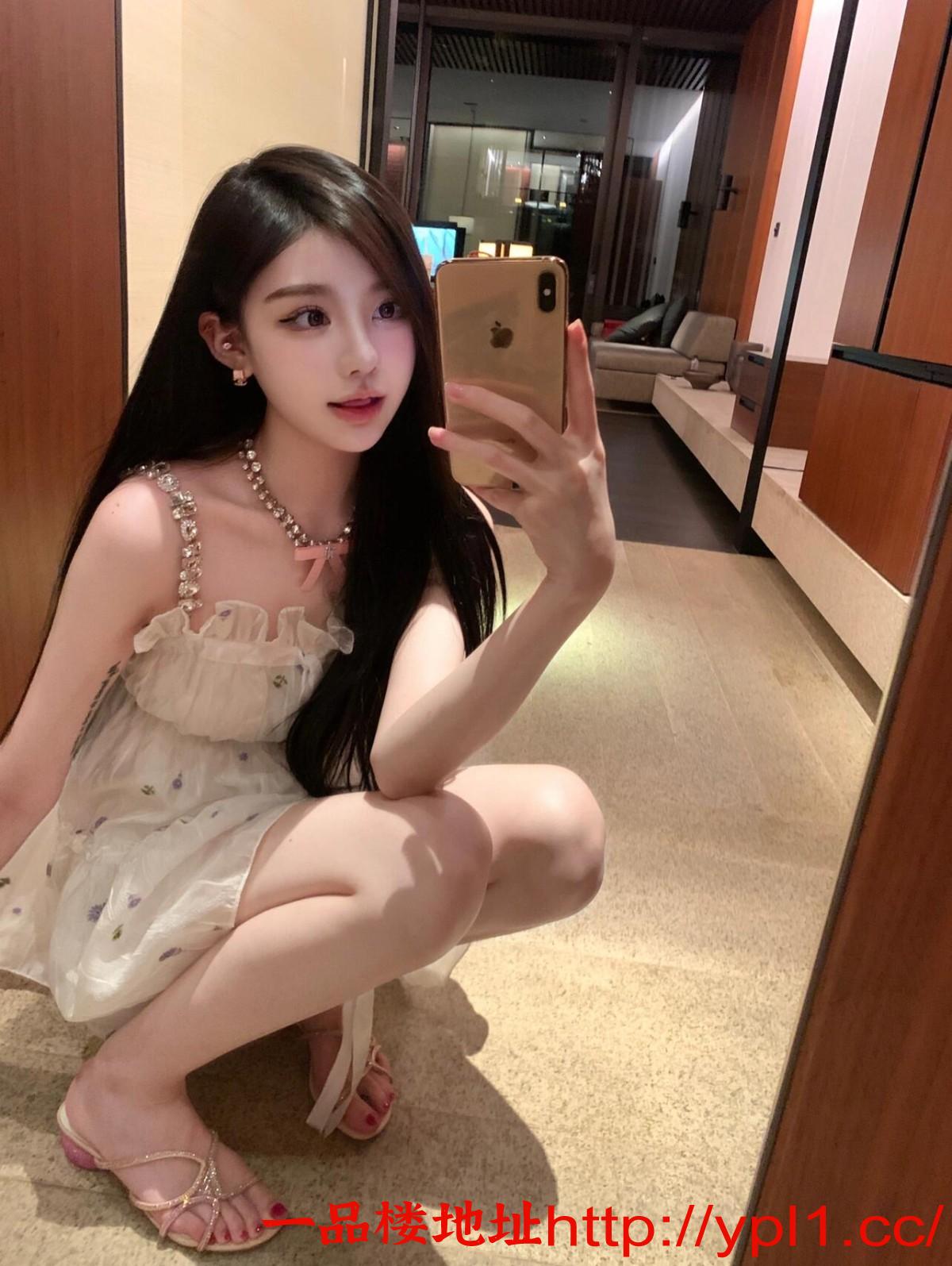 小薇三点粉嫩小骚逼紧水多