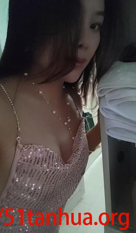 小巧风韵的少妇