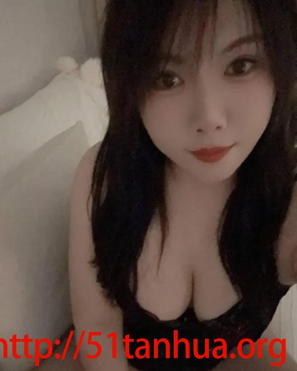 丰满大胸服务好彤彤